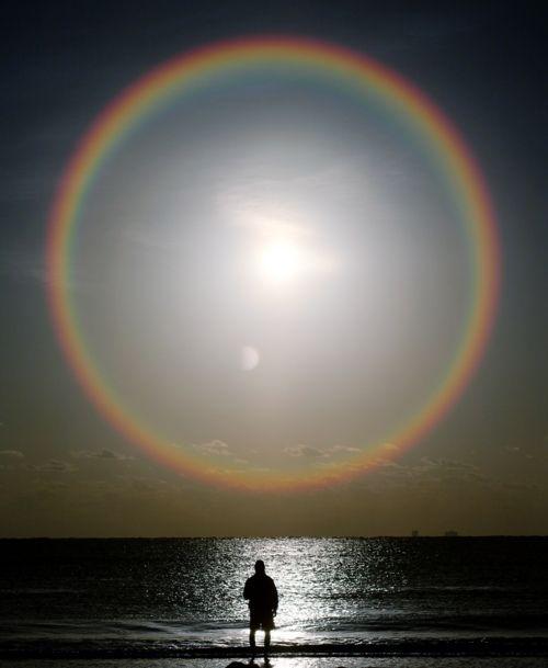 perfect rainbow around the moon... 