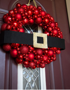 Make your own ornament wreath from scratch · Wonders DIY