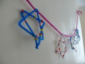 Break out the pipe cleaners and make this Pipe Cleaner Star of David