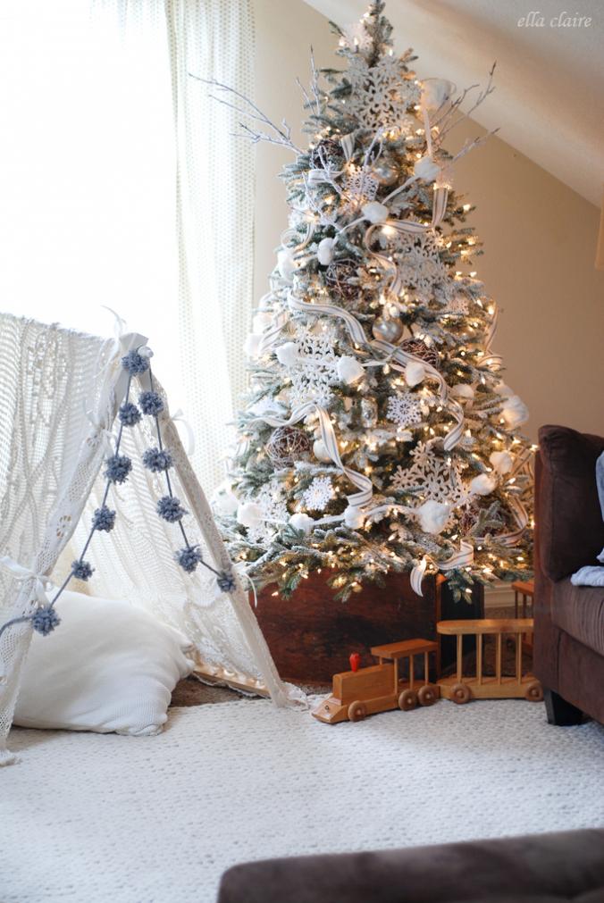 I love this warm and cozy Christmas tree