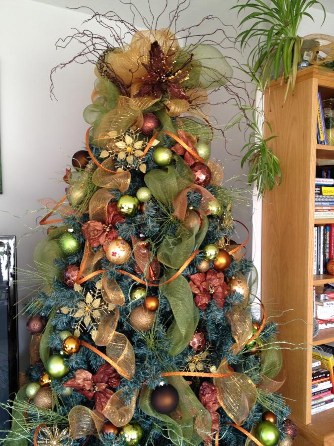 christmas tree decorating ideas using deco mesh 