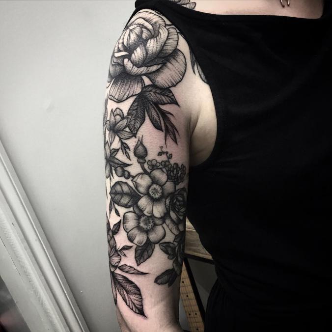 Flower sleeve tattoo/Instagram
