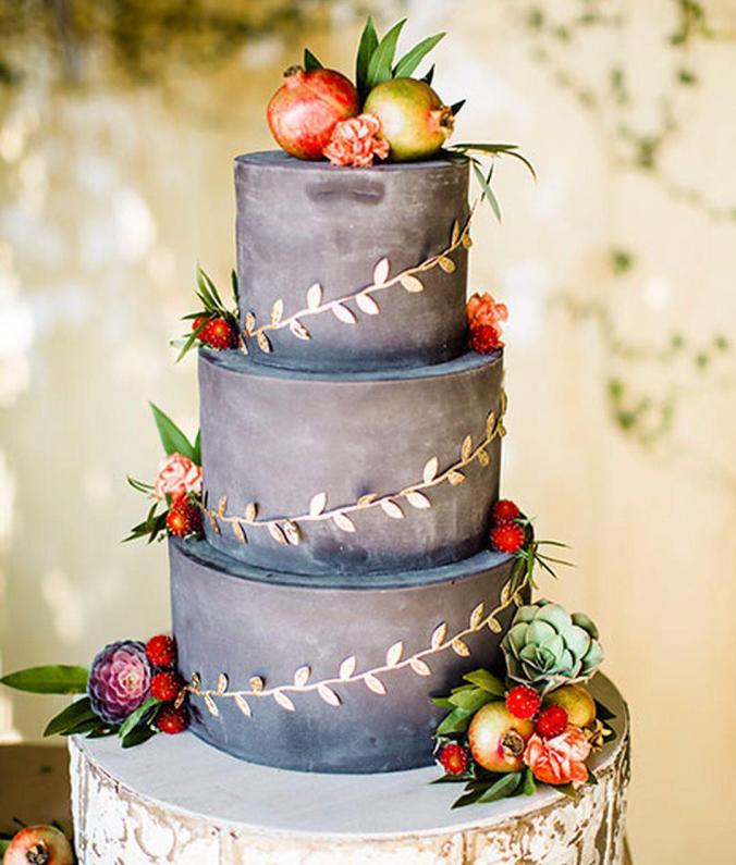 Autumn-inspired wedding cake
