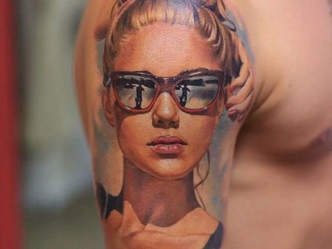 Portrait Tattoo - Fashion girl with sunglasses