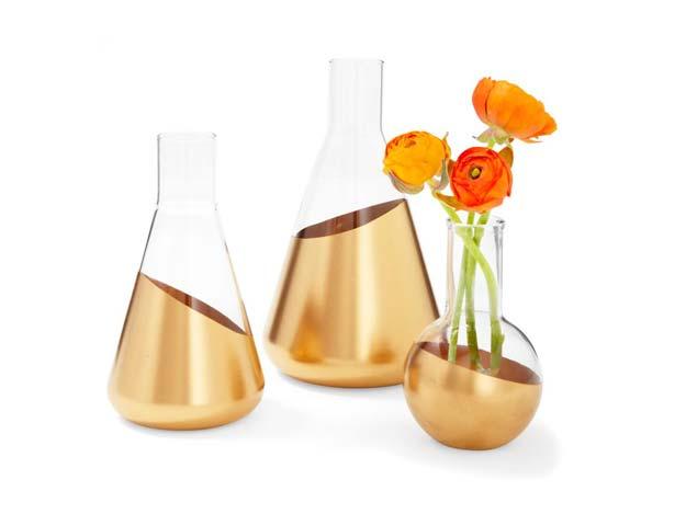 Gold DIY Projects and Crafts - Dipped Vases - Easy Room Decor, Wall Art and Accesories in Gold - Spray Paint, Painted Ideas, Creative and Ch...