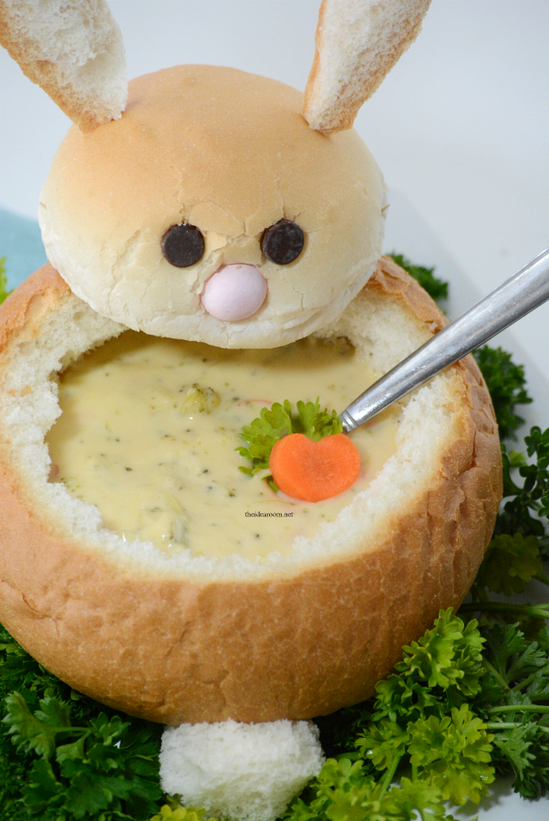 easter recipes | Make these creative DIY Easter Bunny Bread Bowls. Perfect for your Easter Dinner and a great way to make a fun Easter Table...