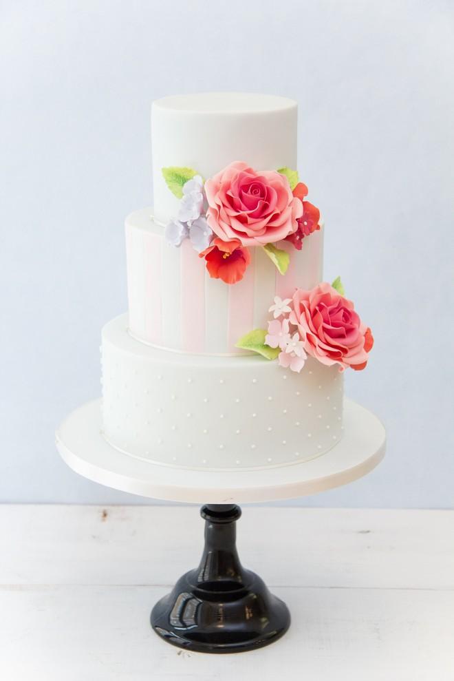 Modern Wedding Cake Baking and Decorating Class