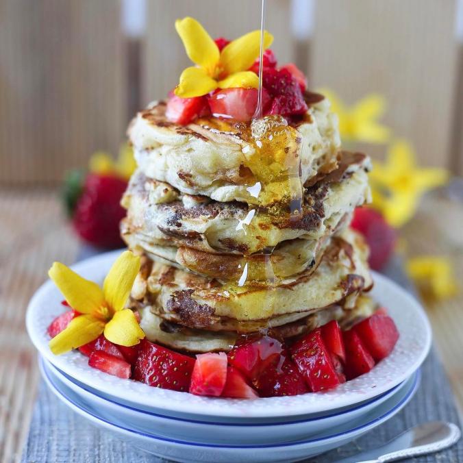 VANILLA & STRAWBERRY PANCAKES