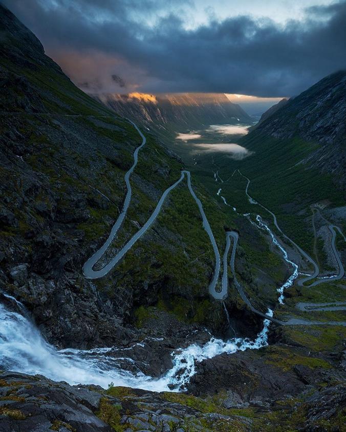 Not only amazing to drive up that road, but as well to enjoy that stunning view from the top of trollstigen.