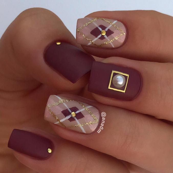 Argyle pattern nail design