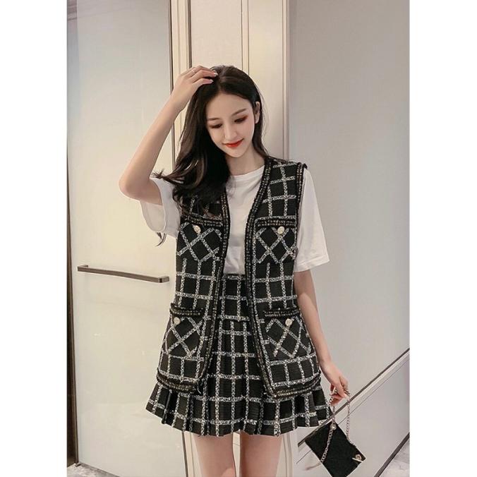 Burberry Check Suit In Black