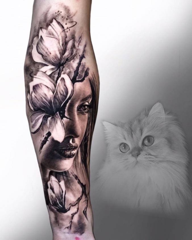 Jim Leclerc tattoo on Instagram  ：“Thanks a lot @sebproulx for taking my design! The marvelous cat in the background today is @smoothiethecat @silverbackink @bishoprotary…”