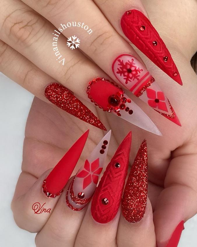 Vina's Nails on Instagram ：“Red Christmas inspired by @vincentnails 