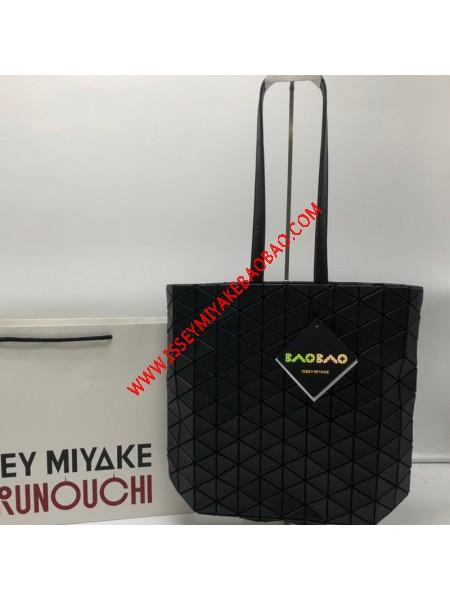 Issey Miyake Tonneau Matte Shoudler Bag Black