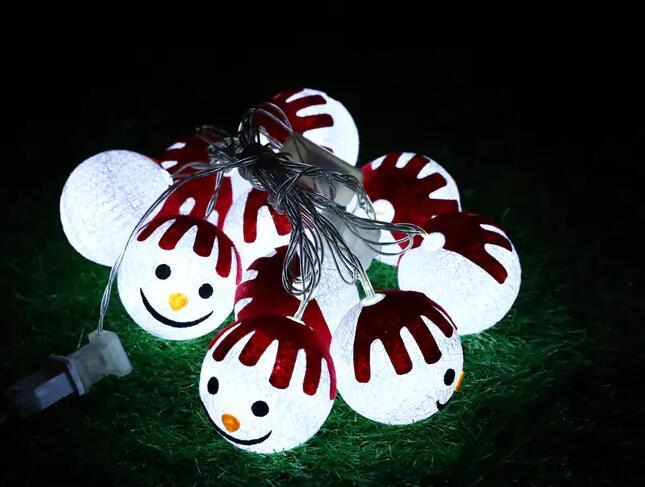 LED BATTERY HOLIDAY LIGHTS WITH SNOW DOLL：（https://www.christmas-lighting.net/product/battery-light/led-battery-holiday-lights-with-snow-doll.html）：
MODEL	MDB008
NAME	LED 10L LED BATTERY HOLIDAY LIGHTS WITH SNOW DOLL
MATERIAL	PP,PVC,COPPER,LED	
COLOUR	  CLEAR WIRE,WARM WHITE BULB
TOTAL LENGTH	5.9FT
