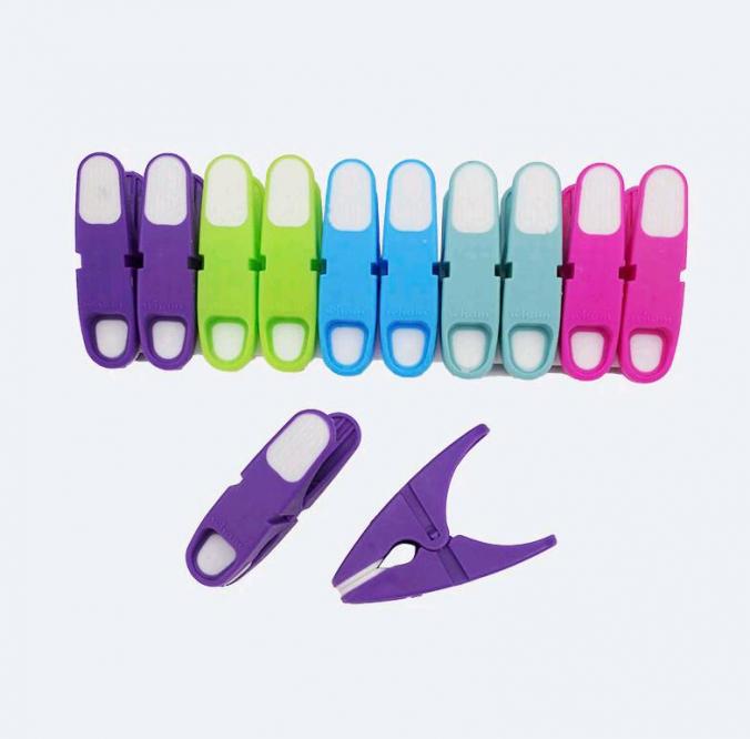 Soft Rubber Grip Pegs（https://www.jianx.com.cn/product/soft-rubber-grip-pegs/soft-rubber-grip-pegsjx1083.html）Size

69x18x43mm

Material	
PP&TPR

Capability	Packaging