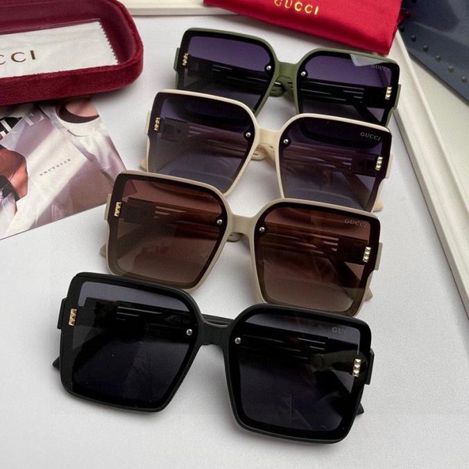 Gucci  Square Frame Sunglasses with Rivets Double G Acetate