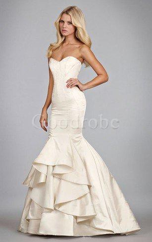 Robe de mariée avec lacets de bustier manche nulle de col en cœur avec gradins