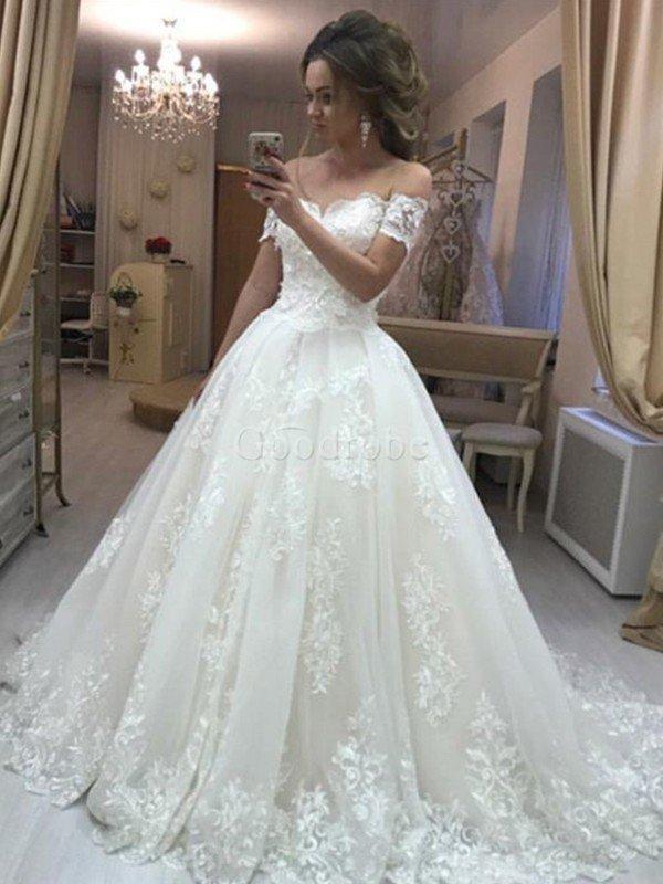 Robe de mariée splendide a ligne en tulle avec sans manches de traîne courte