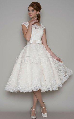 Robe de mariée classique simple humble distinguee textile en tulle